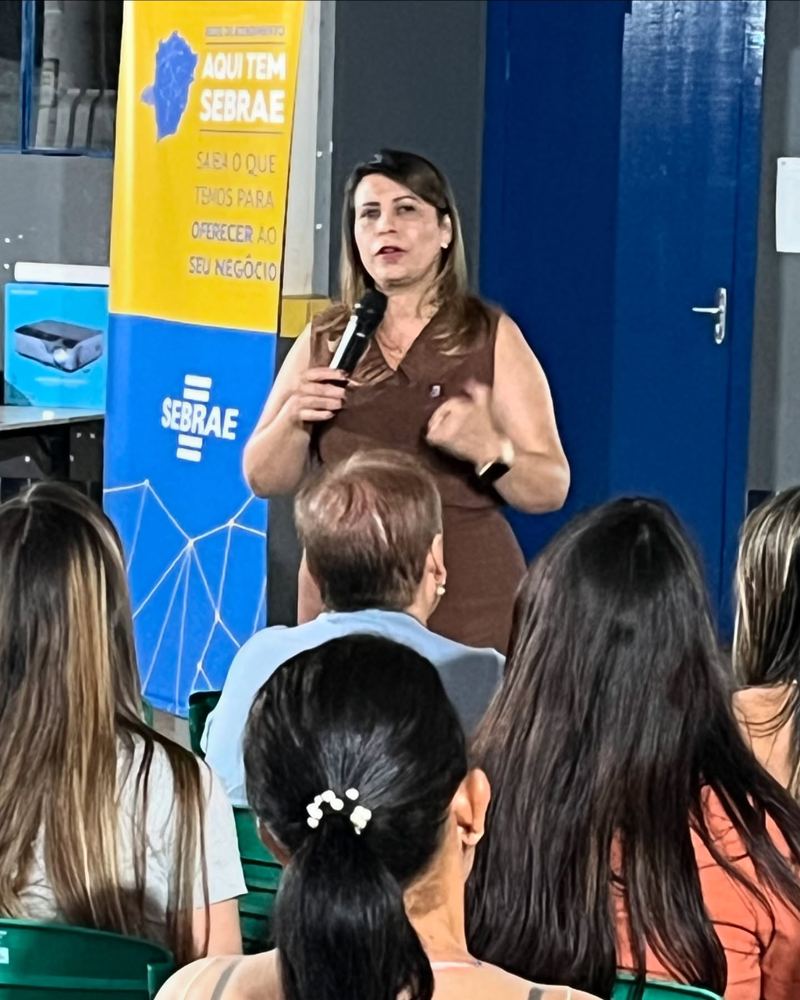 Lilianne Silveira palestrando no Sebrae Delas