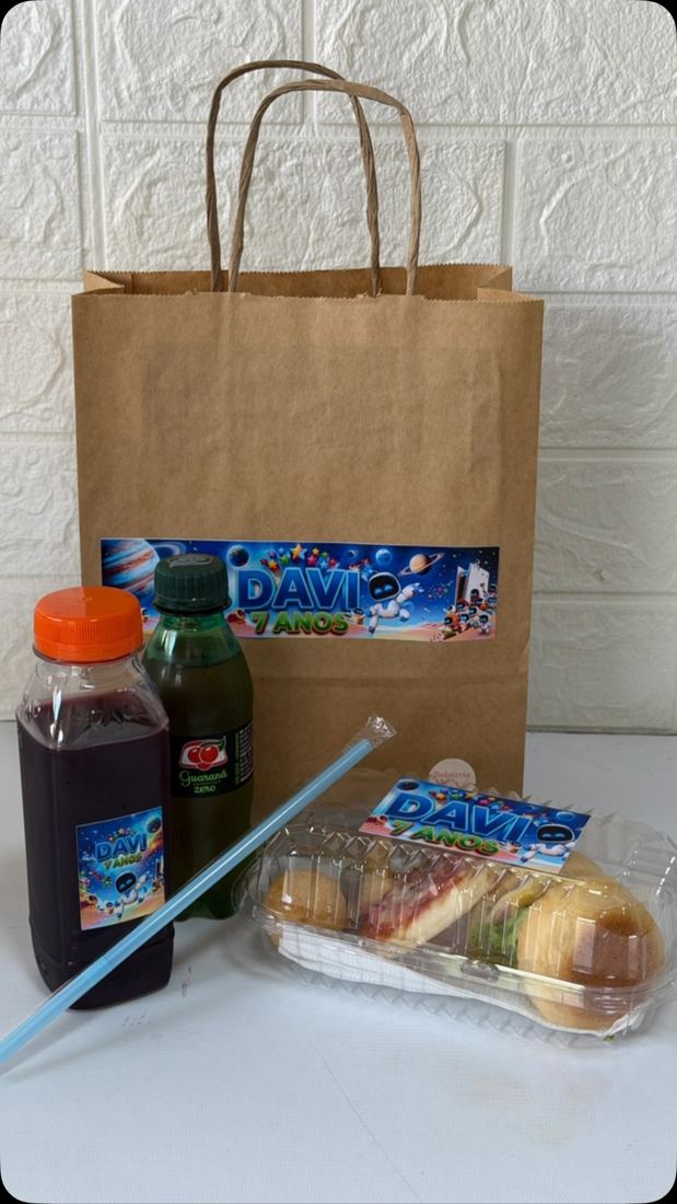Kit escolar com lanche, suco e sacola personalizada